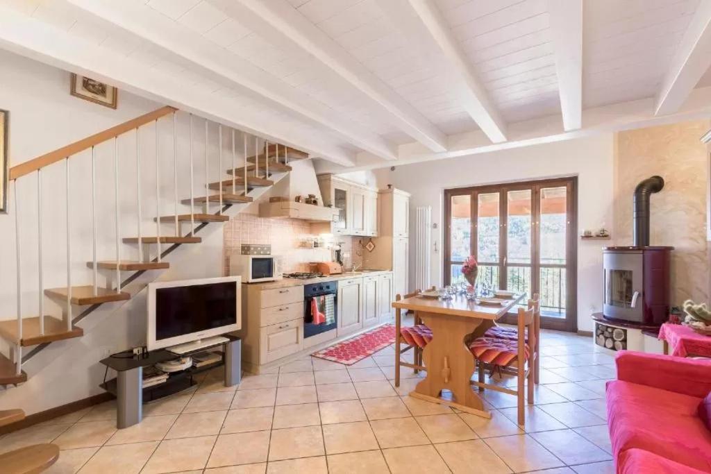 Casa Vacanze Rosalba Ferrara di Monte Baldo 外观 照片