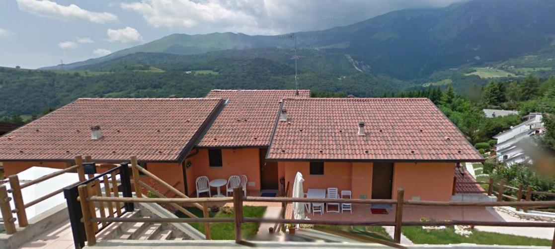 Casa Vacanze Rosalba Ferrara di Monte Baldo 外观 照片