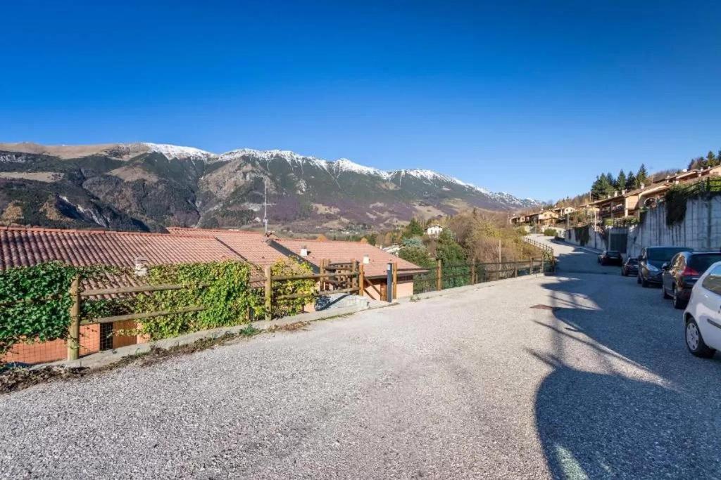 Casa Vacanze Rosalba Ferrara di Monte Baldo 外观 照片