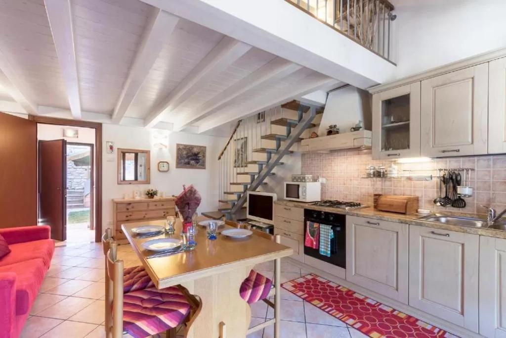 Casa Vacanze Rosalba Ferrara di Monte Baldo 外观 照片